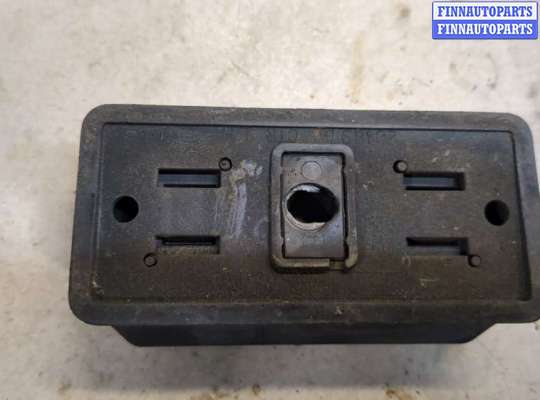 купить Кронштейн (лапа крепления) на Mazda MPV 1999-2006