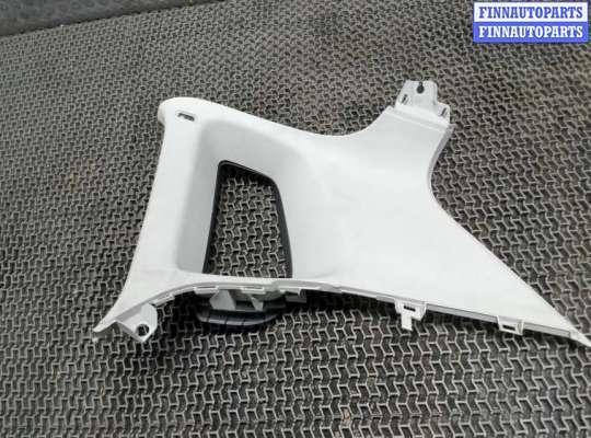 купить Обшивка центральной стойки на Volkswagen Tiguan 2007-2011