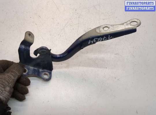 Петля капота на Toyota Corolla 10 (E150)