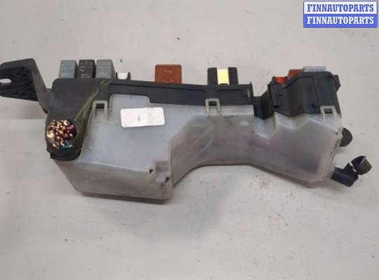 купить Блок предохранителей на Toyota Matrix 2002-2008