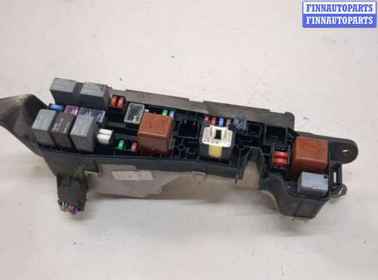 купить Блок предохранителей на Toyota Matrix 2002-2008