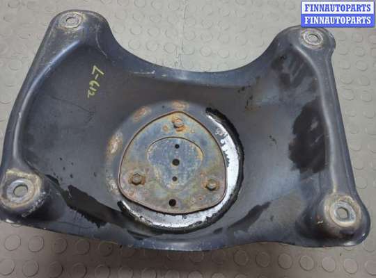 Кронштейн запасного колеса на Toyota FJ Cruiser