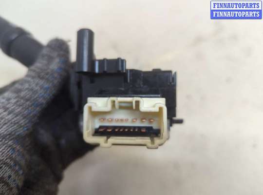 купить Переключатель поворотов на Toyota Corolla Verso 2004-2009