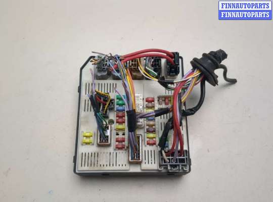 Блок предохранителей RN1566377 на Renault Megane 3 2009-2016