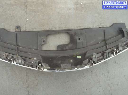 купить Решетка радиатора на Nissan Note E11 2005-2013