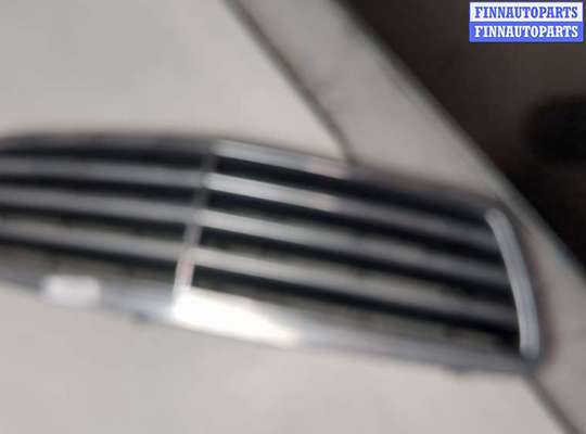 Решетка радиатора MB1709166 на Mercedes C W203 2000-2008