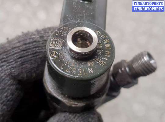 Форсунка топливная на Mercedes-Benz C (W203)