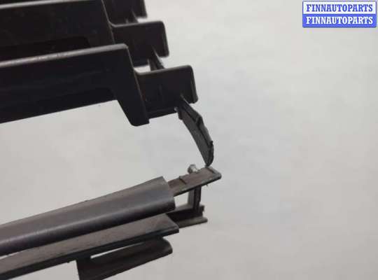 купить Заглушка (решётка) бампера на Toyota Prius 2003-2009