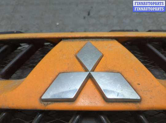 купить Решетка радиатора на Mitsubishi Pajero / Montero 2000-2006