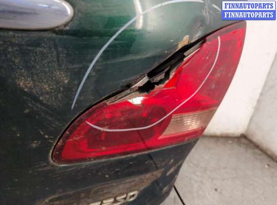 Крышка багажника на Toyota Avensis Verso