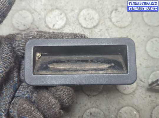 Планка подсветки номера на Ford Focus II