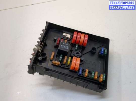 Блок предохранителей VG2428307 на Volkswagen Touran 2003-2006