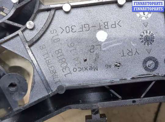 Замок боковой двери на Volkswagen Jetta VII (A7)