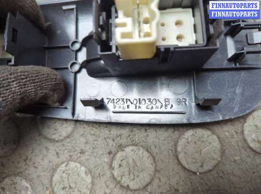 купить Кнопка стеклоподъемника (блок кнопок) на Pontiac Vibe 1 2002-2008