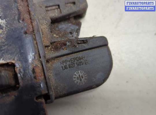 Замок багажника на Volkswagen Golf IV (1J)