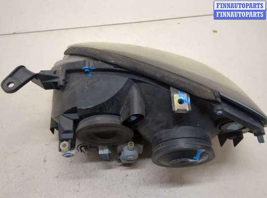 Фара передняя на Nissan Tino V10