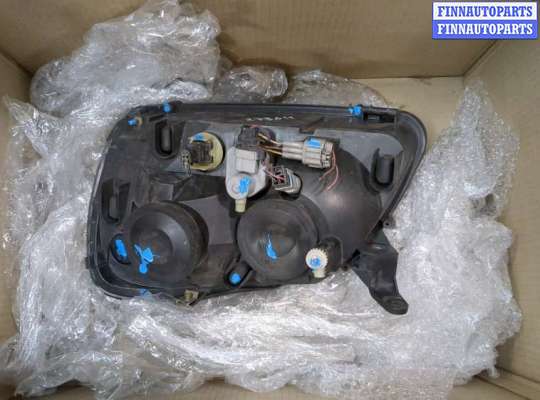Фара передняя на Nissan Tino V10