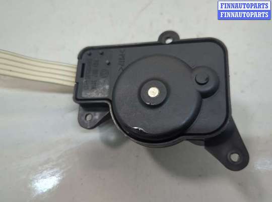 Моторчик заслонки печки на Volkswagen Transporter T4 