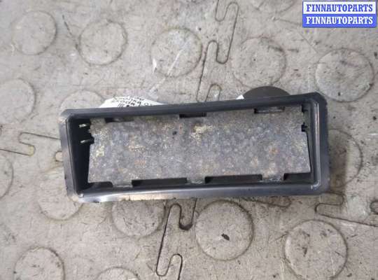 Кнопка открывания багажника с крышки SK527948 на Skoda Fabia 1999-2007