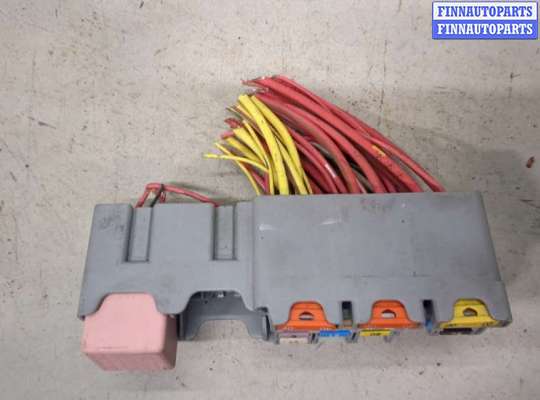 Блок предохранителей RN1469917 на Renault Scenic 2003-2009