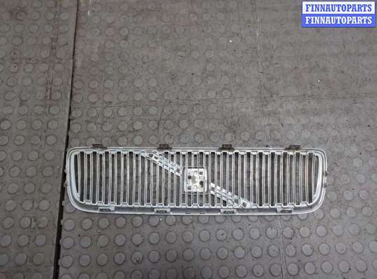 купить Решетка радиатора на Volvo V70 2000-2007