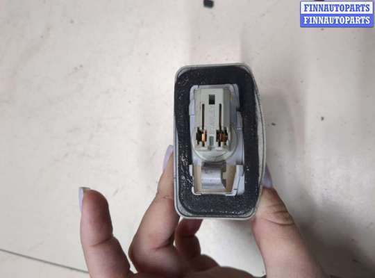 Планка подсветки номера на Toyota Celica T23