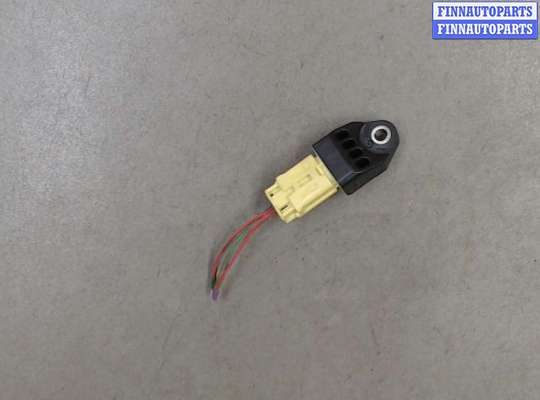 купить Датчик удара на Toyota Prius 2009-2015