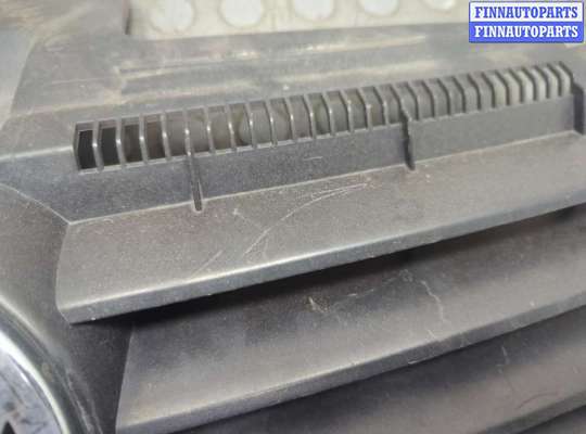 купить Решетка радиатора на Volkswagen Polo 2001-2005