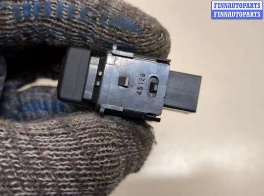 купить Кнопка крышки багажника на Infiniti QX56 2004-2010