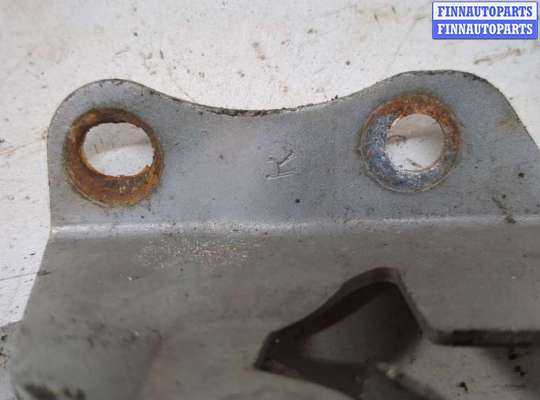 купить Петля капота на Toyota Auris E15 2006-2012