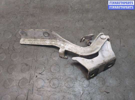 Петля капота на Nissan Juke