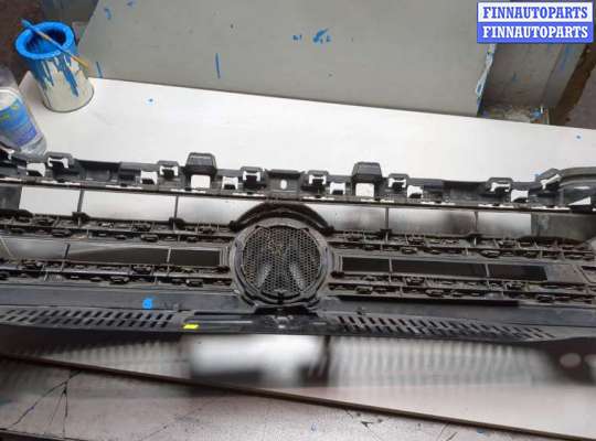 купить Решетка радиатора на Volkswagen Tiguan 2011-2018
