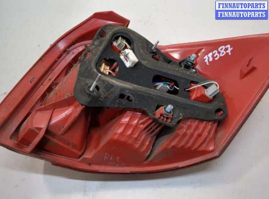 купить Фонарь (задний) на Toyota Auris E15 2006-2012