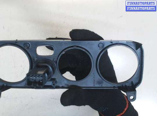 купить Рамка под переключатель отопителя на Mitsubishi Montero Sport / Pajero Sport 1996-2008