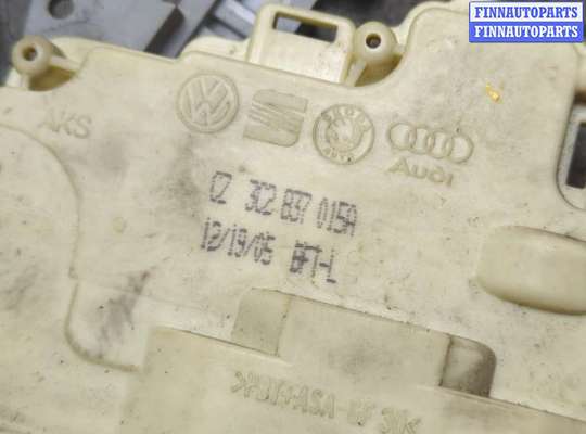 Замок боковой двери на Volkswagen Passat B6 (3C)