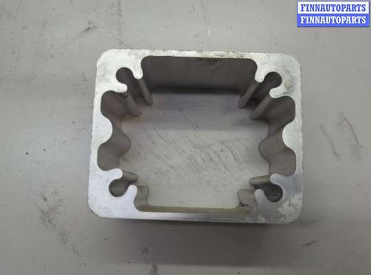 купить Кронштейн (лапа крепления) на Infiniti QX80 2014-2017