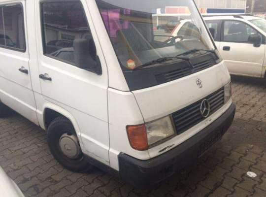 Mercedes-Benz 100 (631)