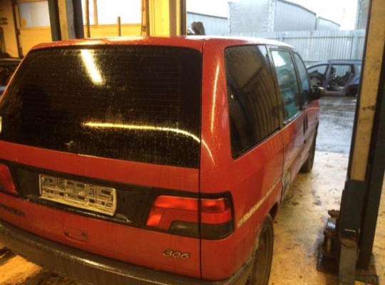 Peugeot 806
