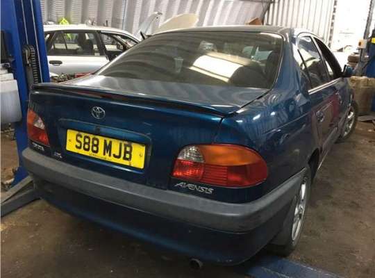 Toyota Avensis I