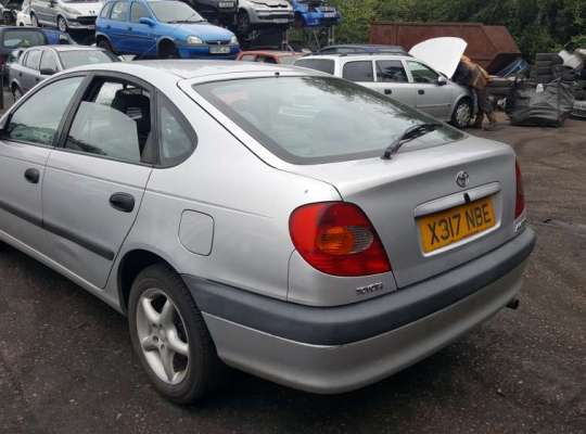 Toyota Avensis I