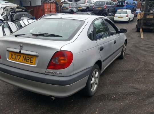 Toyota Avensis I