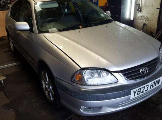 Toyota Avensis I