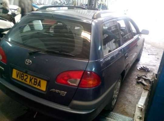 Toyota Avensis I