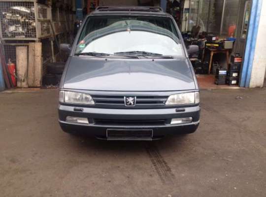 Peugeot 806