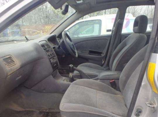 Toyota Avensis I
