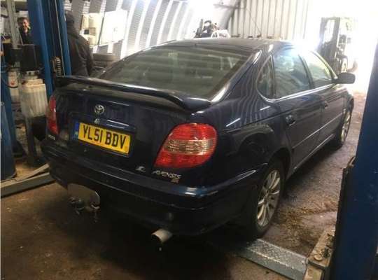 Toyota Avensis I