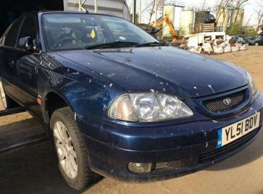 Toyota Avensis I