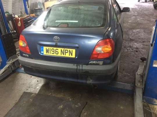 Toyota Avensis I