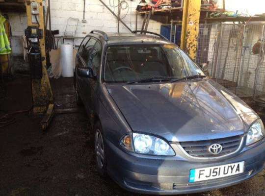 Toyota Avensis I