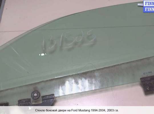 Стекло боковое двери на Ford Mustang IV